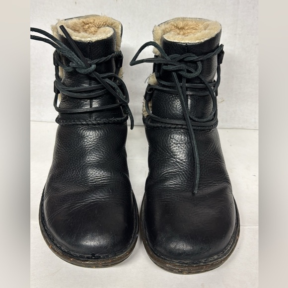 Sz 8 WOMENS UGG LEATHER WINTER WATERPROOF ANKLE BOOTS SHEEPSKIN LINED - Picture 1 of 7